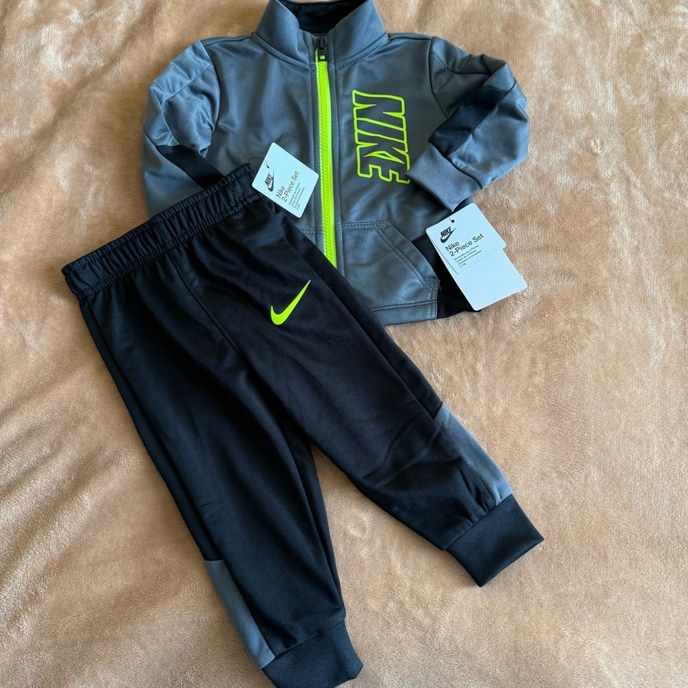 Nike Baby Boys 2-Piece Tracksuit Set Gray Black Volt Green 12M NWT